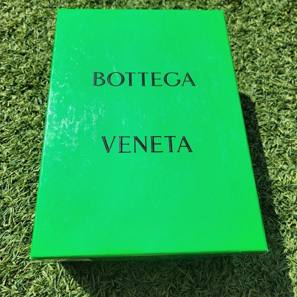 Bottega Veneta Lido Flat Leather Sandals - Picture 7 of 7